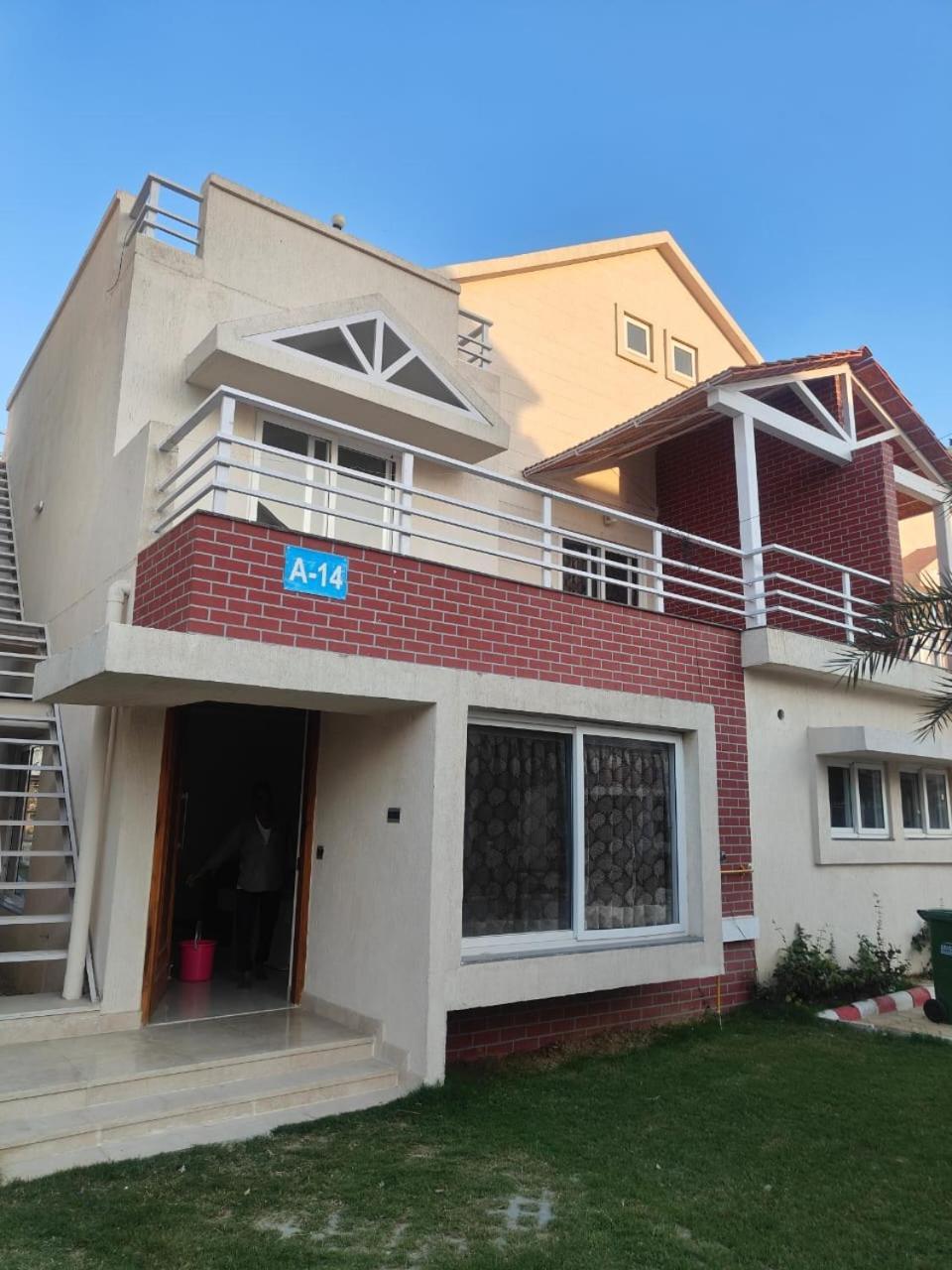Villa In Vrindavan, Hare Krishna M エクステリア 写真