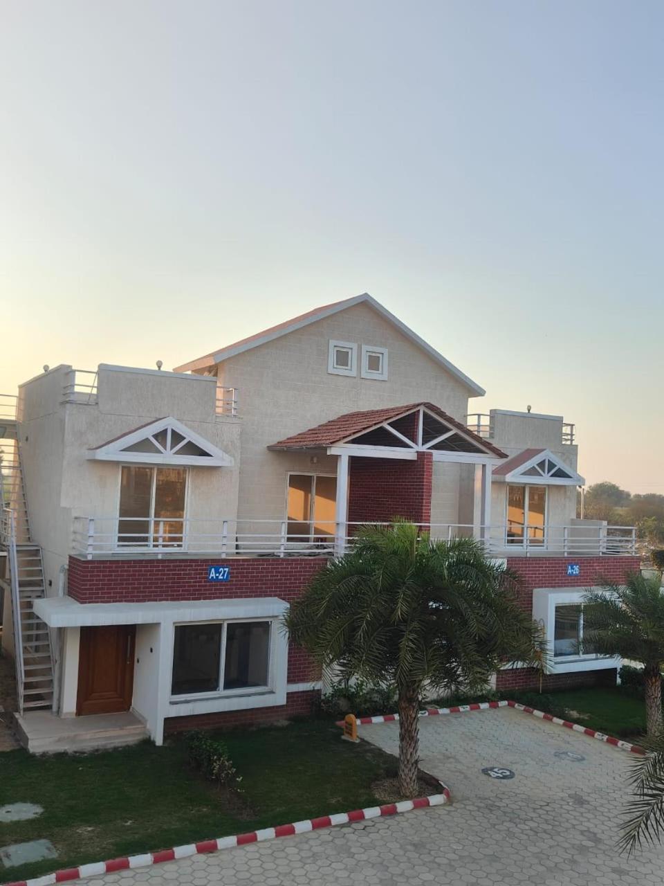 Villa In Vrindavan, Hare Krishna M エクステリア 写真