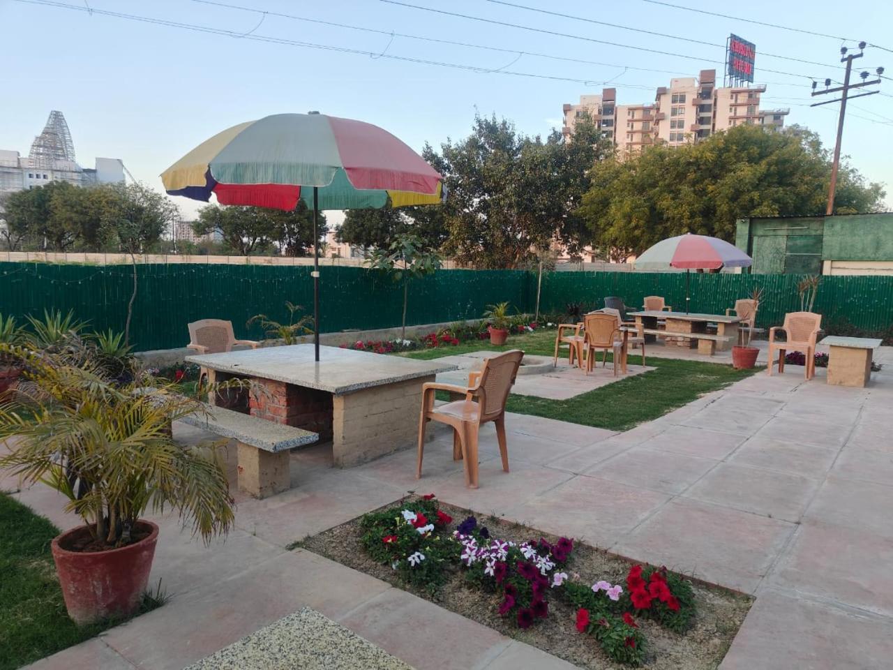 Villa In Vrindavan, Hare Krishna M エクステリア 写真